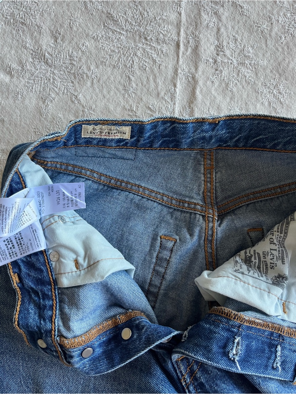Levi’s 501 90s Classic Mid Rise Srtaight Leg Jeans Denim - Picture 8 of 10